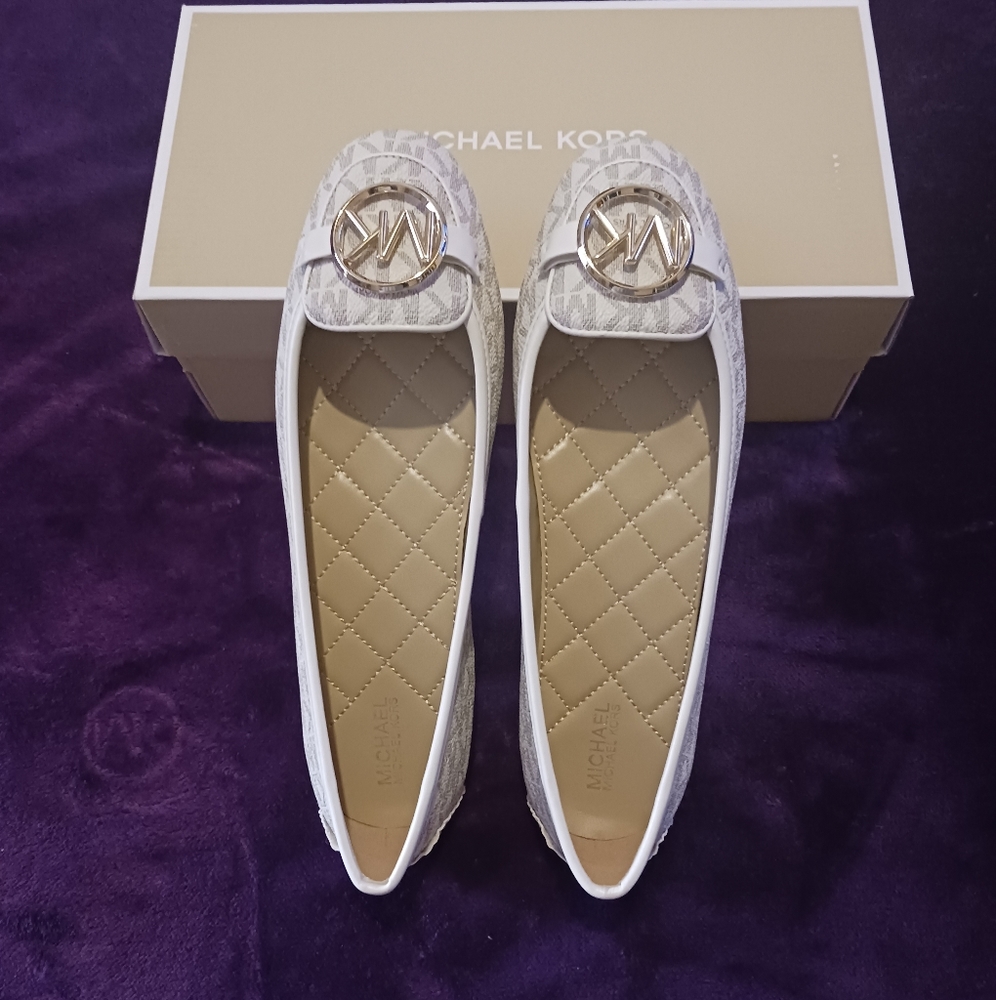 Michael Kors Lillie Moc - Picture 6 of 10